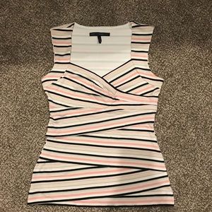 Sweetheart sleeveless top.